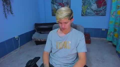 Snapshot of patrik027 chatting on November 19, 2025, 6:35 am .... online show from November 19, 2025, 6:35 am