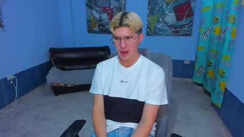 Snapshot of patrik027 chatting on November 25, 2025, 8:31 pm .... online show from November 25, 2025, 8:31 pm