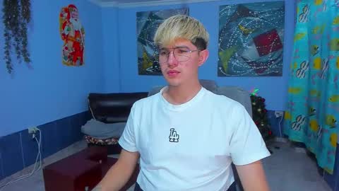 Snapshot of patrik027 chatting on December 2, 2025, 7:20 pm .... online show from December 2, 2025, 7:20 pm