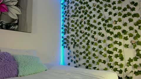 paulina online show from December 9, 2024, 6:14 pm