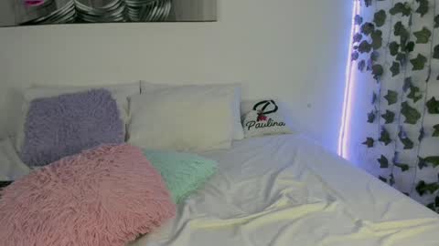 paulina online show from December 19, 2024, 1:50 am