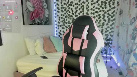 paulina online show from February 15, 2025, 10:44 am