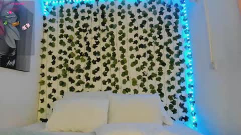 paulina online show from September 11, 2025, 2:11 am