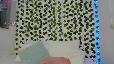 paulina online show from September 17, 2025, 1:51 am