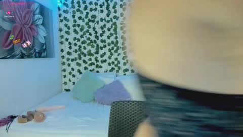 paulina online show from September 23, 2025, 1:08 am