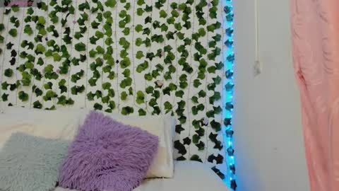 paulina online show from September 25, 2025, 10:52 am