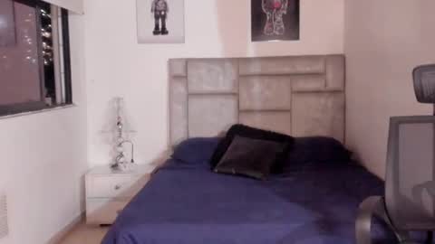 PAUL ROGER online show from October 31, 2025, 11:50 pm