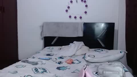 PAULA online show from November 19, 2025, 4:23 am