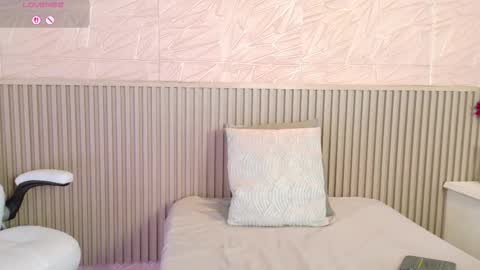 PAULA CRUZ online show from October 10, 2025, 7:35 pm