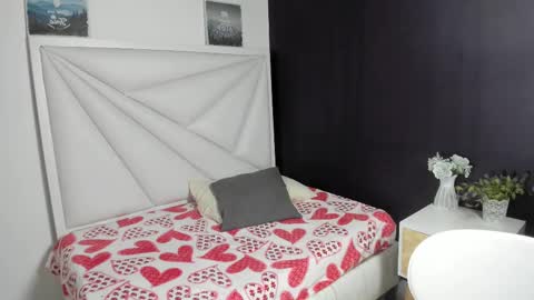 Snapshot of paula_zambrano7 chatting on September 12, 2025, 2:28 pm Paula online show from September 12, 2025, 2:28 pm