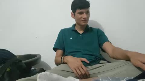 Snapshot of paulhot18 chatting on March 3, 2025, 4:58 am Paul Mklain online show from March 3, 2025, 4:58 am