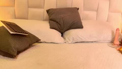 Paulina  online show from December 5, 2025, 7:10 pm