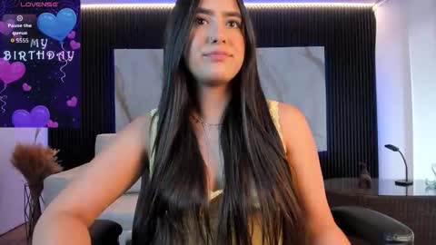 Paulina  online show from November 24, 2025, 1:33 pm