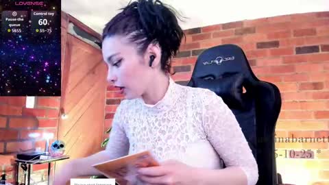 Snapshot of paulinabarnett_ chatting on October 17, 2025, 4:09 pm Paulina online show from October 17, 2025, 4:09 pm