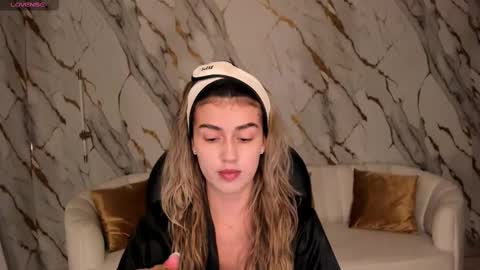 Paulina Santos  online show from March 4, 2025, 7:22 pm