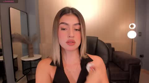 Paulina Santos  online show from March 11, 2025, 7:03 pm