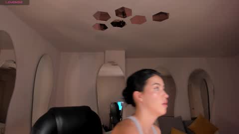 Paulina Santos  online show from November 2, 2025, 5:15 pm