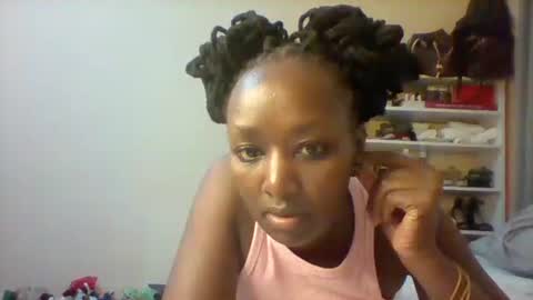 pauline19932016 online show from November 2, 2025, 7:16 pm