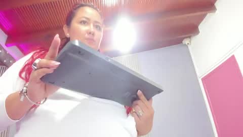 Snapshot of paulinna_curvy chatting on April 18, 2026, 7:07 pm paulinna_curvy online show from April 18, 2026, 7:07 pm