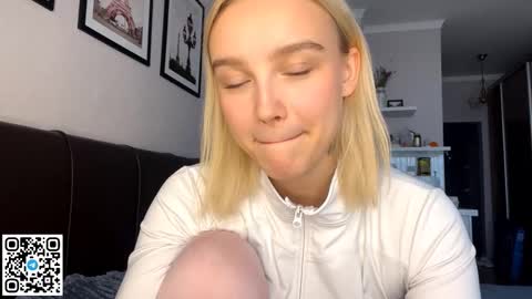 Lola online show from October 20, 2025, 1:22 pm