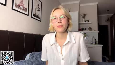 Lola online show from October 26, 2025, 2:34 pm