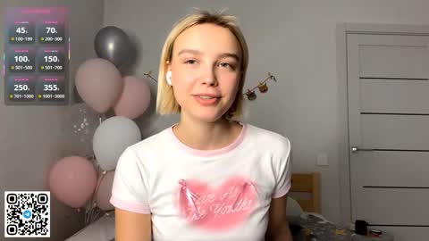 Lola online show from November 23, 2025, 3:12 pm