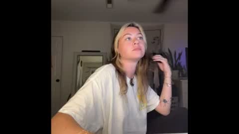 peachesncreampiezz online show from July 5, 2026, 1:34 am