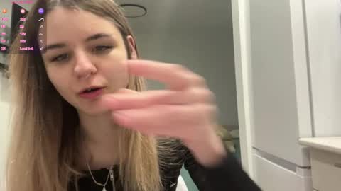 Snapshot of peachy_keens chatting on April 14, 2026, 4:57 pm Peachy online show from April 14, 2026, 4:57 pm