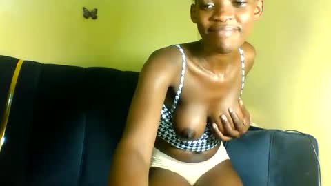 Snapshot of peachy_mummie chatting on November 27, 2025, 7:38 pm peachie online show from November 27, 2025, 7:38 pm