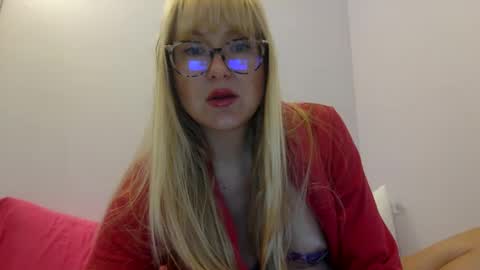 Snapshot of peachymegs chatting on October 8, 2025, 5:43 pm peachymegs online show from October 8, 2025, 5:43 pm