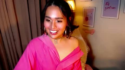 Snapshot of peakaboo_xx chatting on May 4, 2026, 5:53 pm Angel Creamdensada online show from May 4, 2026, 5:53 pm