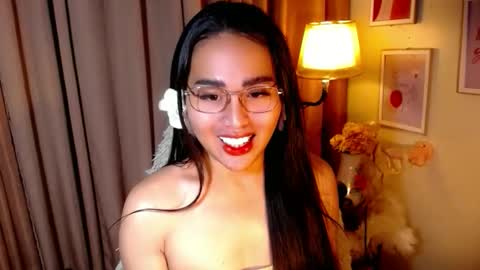 Snapshot of peakaboo_xx chatting on May 18, 2026, 3:07 pm Angel Creamdensada online show from May 18, 2026, 3:07 pm