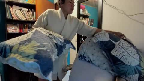 Tangerine Penaut online show from November 9, 2025, 7:01 pm