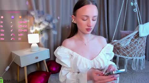 Snapshot of pearl_bloom chatting on February 27, 2026, 12:43 am Sex Leah online show from February 27, 2026, 12:43 am