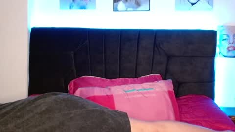 pearlatin online show from December 22, 2024, 1:34 am