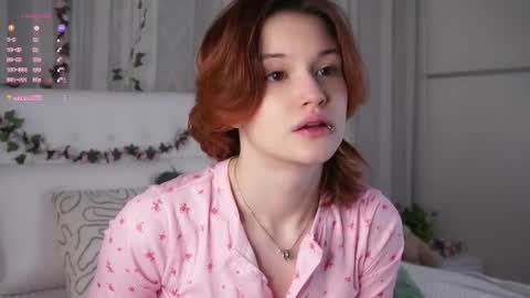 Snapshot of pebee chatting on February 19, 2026, 1:12 am Lily online show from February 19, 2026, 1:12 am