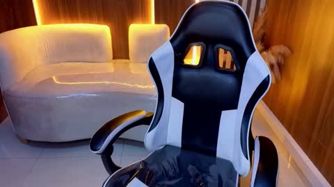 peige_tx online show from January 14, 2026, 1:17 pm