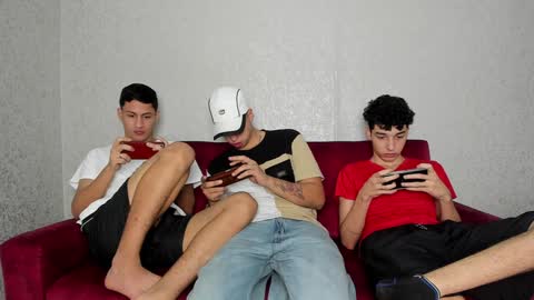 Snapshot of pelusos_mens chatting on December 28, 2024, 3:26 am CAIN-19 ALLEN-18 RONALD-18 AUSTIN-18 MOD DANTE online show from December 28, 2024, 3:26 am