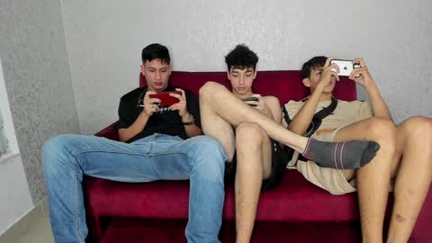 Snapshot of pelusos_mens chatting on January 11, 2025, 8:54 pm CAIN-19 ALLEN-18 RONALD-18 AUSTIN-18 MOD DANTE online show from January 11, 2025, 8:54 pm