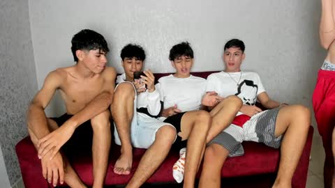Snapshot of pelusos_mens chatting on January 14, 2025, 8:37 pm CAIN-19 ALLEN-18 RONALD-18 AUSTIN-18 MOD DANTE online show from January 14, 2025, 8:37 pm