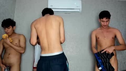 Snapshot of pelusos_mens chatting on February 17, 2025, 11:09 pm CAIN-19 ALLEN-18 RONALD-18 AUSTIN-18 MOD DANTE online show from February 17, 2025, 11:09 pm