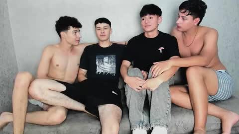 Snapshot of pelusos_mens chatting on October 2, 2025, 7:43 pm CAIN-19 ALLEN-18 RONALD-18 AUSTIN-18 MOD DANTE online show from October 2, 2025, 7:43 pm