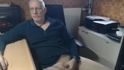 Pemue65 online show from December 3, 2025, 9:18 am