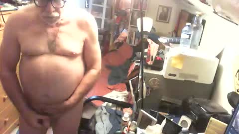 Snapshot of penispainter2 chatting on May 4, 2026, 12:12 pm monkeydog online show from May 4, 2026, 12:12 pm