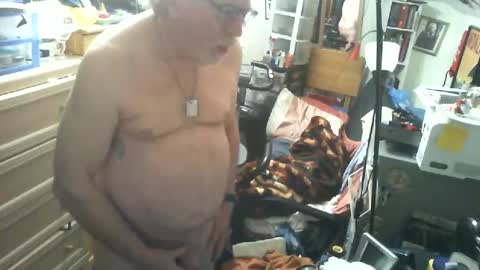 Snapshot of penispainter2 chatting on May 9, 2026, 6:24 pm monkeydog online show from May 9, 2026, 6:24 pm