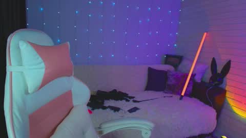 Dia  online show from March 12, 2025, 7:06 pm