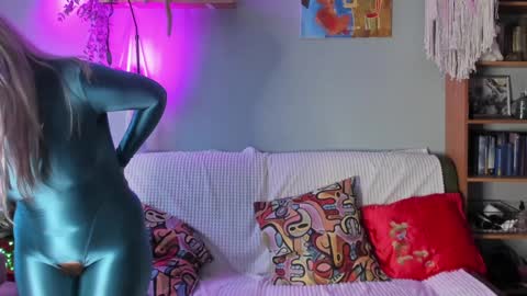 Olivia online show from December 27, 2024, 10:12 am