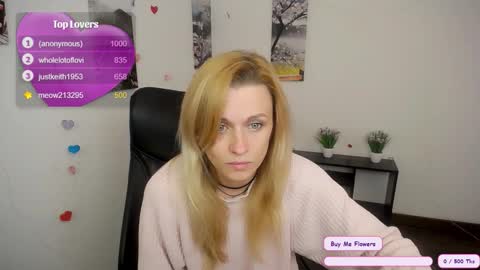 Mia online show from October 12, 2025, 7:07 am