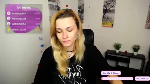 Mia online show from October 28, 2025, 7:12 am