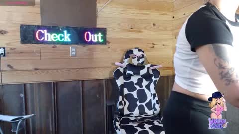 Wrenn Divine online show from January 8, 2025, 2:46 pm